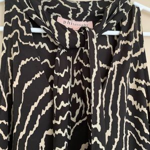Philosophy dressy blouse with tie neck